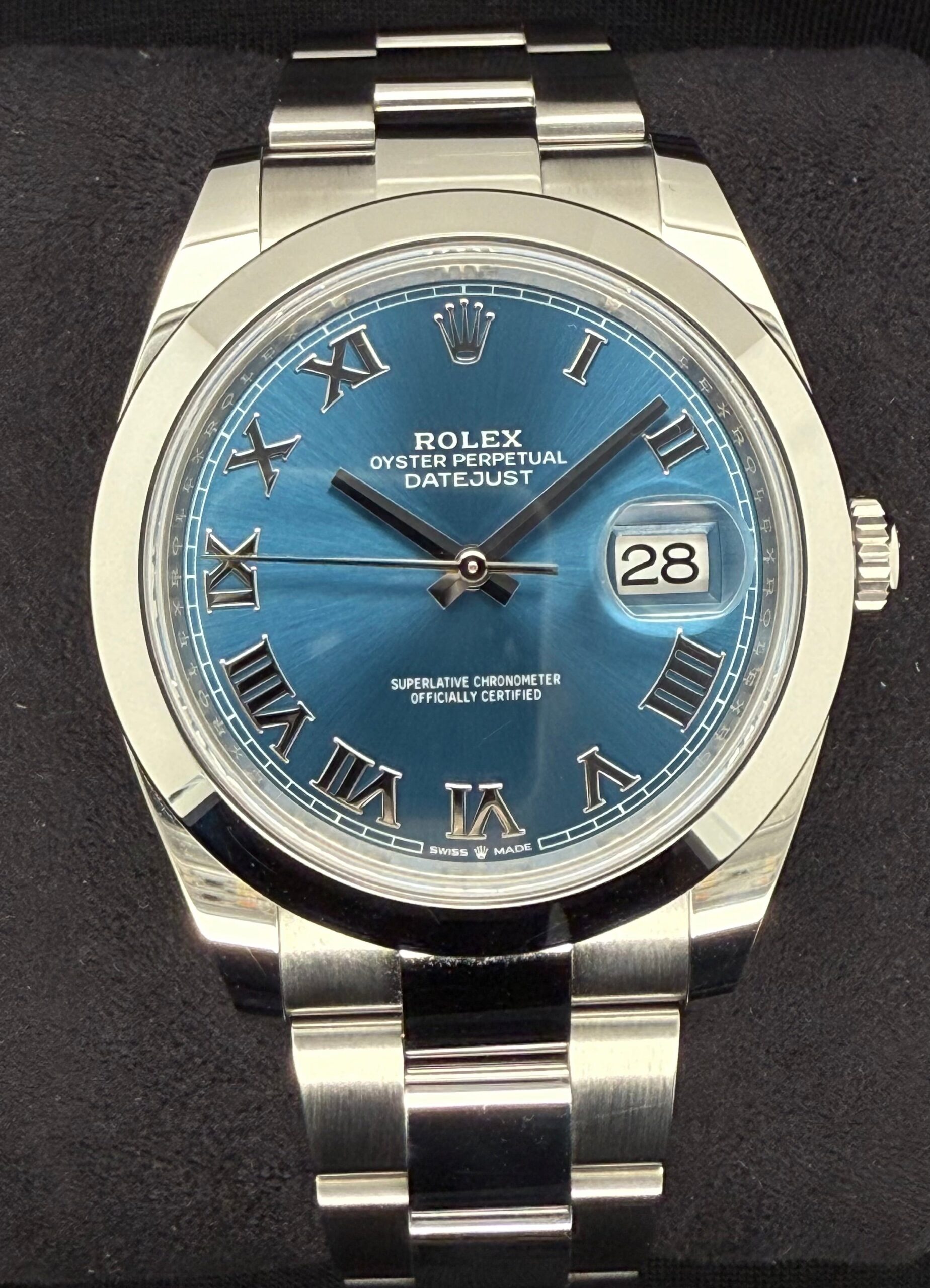 Rolex Datejust 41 Azzurro Blue Roman Dial Smooth Bezel Oystersteel 126300 | 2025 | 41mm