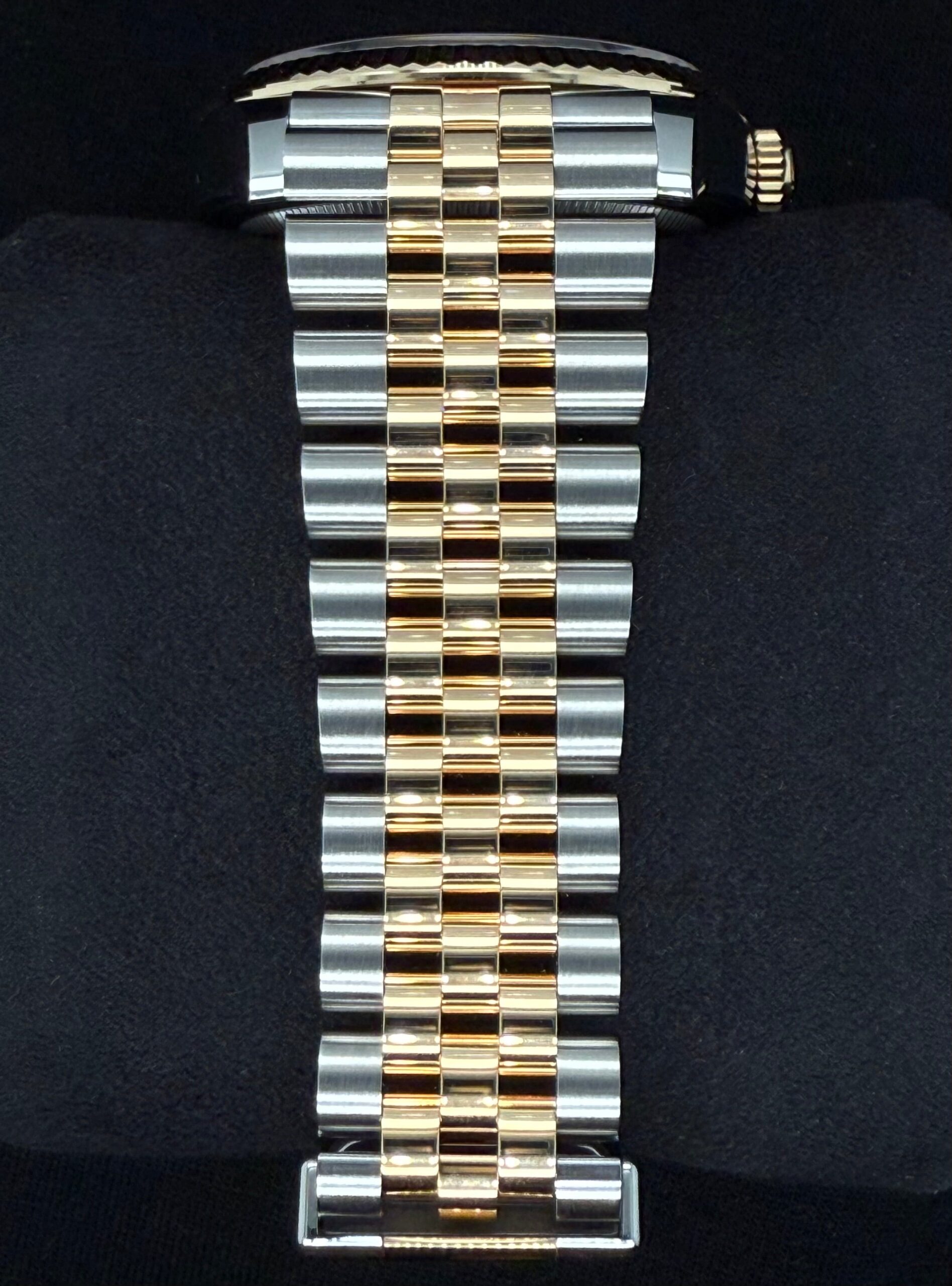 Rolex Datejust 36 Two-Tone Yellow Gold Mother of Pearl ‘MOP’ Diamond Dial 126233 | 2023 | 36mm - Image 5
