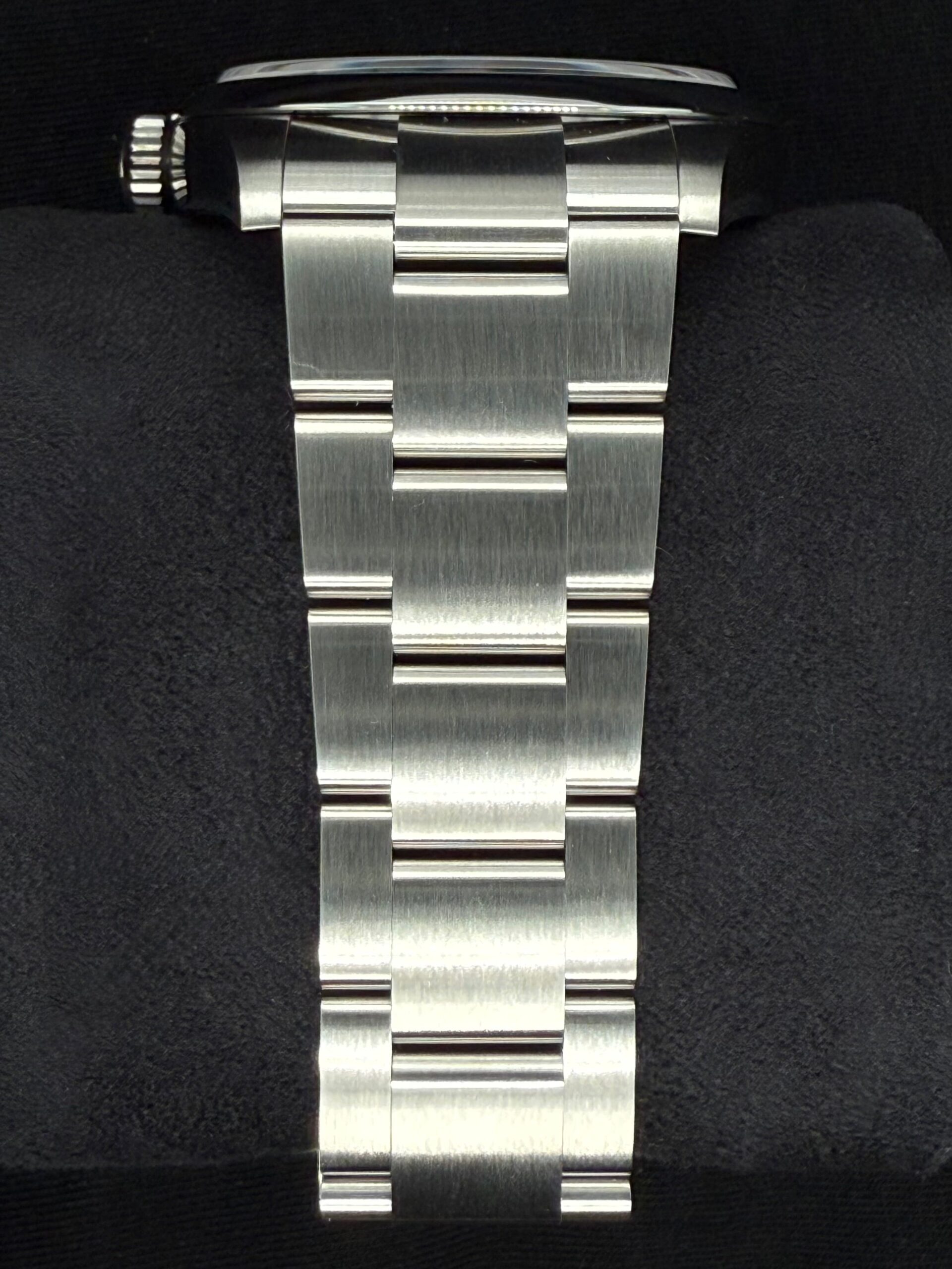 Rolex Oyster Perpetual 41 Med Blue Dial Oyster Bracelet 134300 | 2025 | 41mm - Image 4